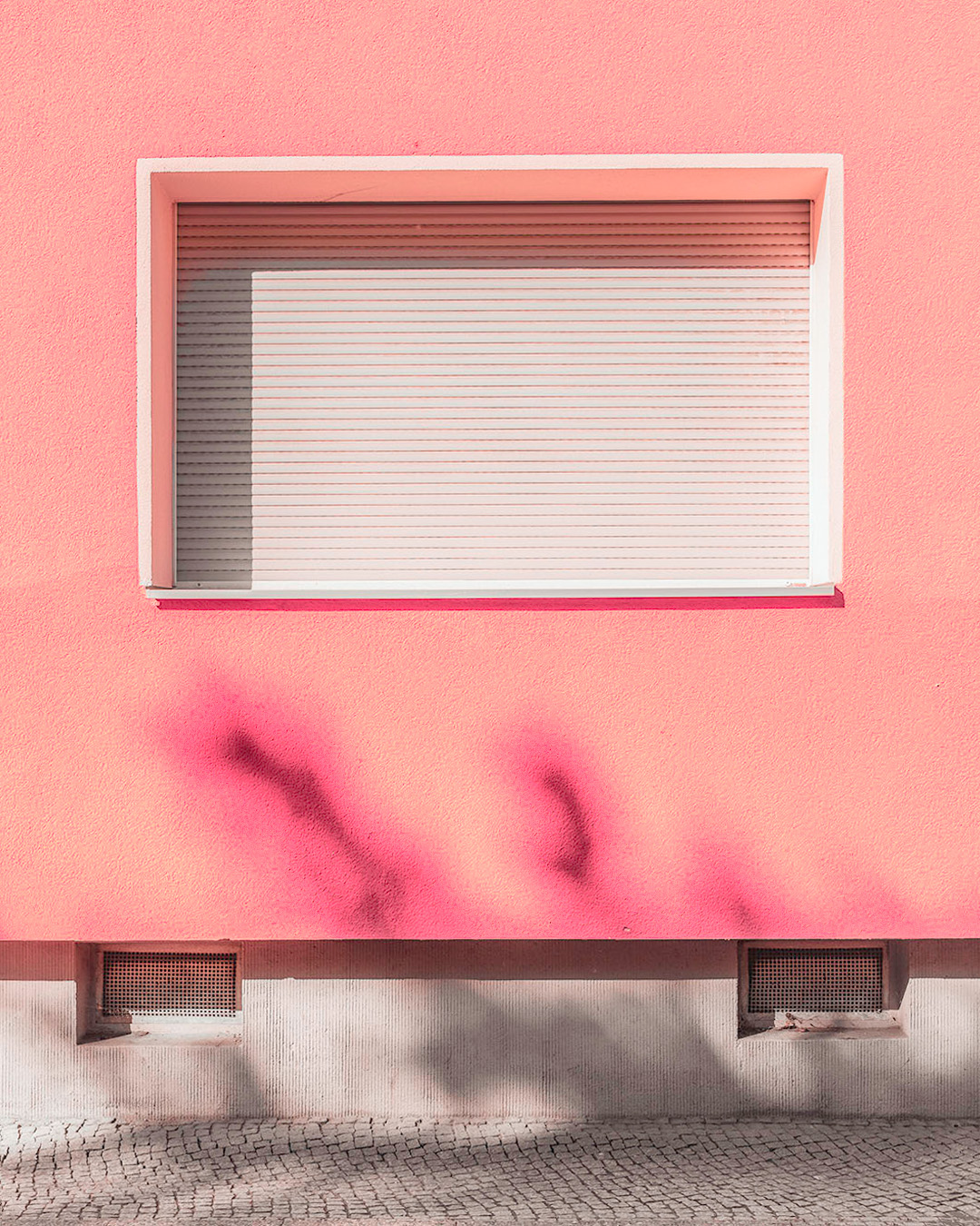 Kreuzberg façade as abstract colour surface, Berlin — Jan Madeus